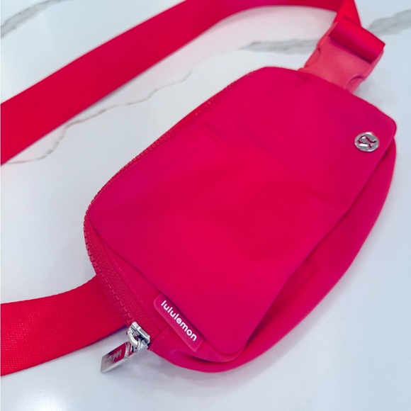 Lululemon Everywhere Belt Bag - 1L - Picture 1 of 5